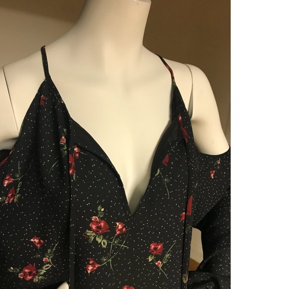 Le Chateau PLUS SIZE Floral Black Red Cold Shoulder Cut Out Long Sleeve dress - Picture 4 of 6